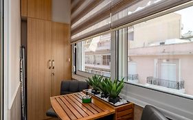 Cozy Downtown Apartment